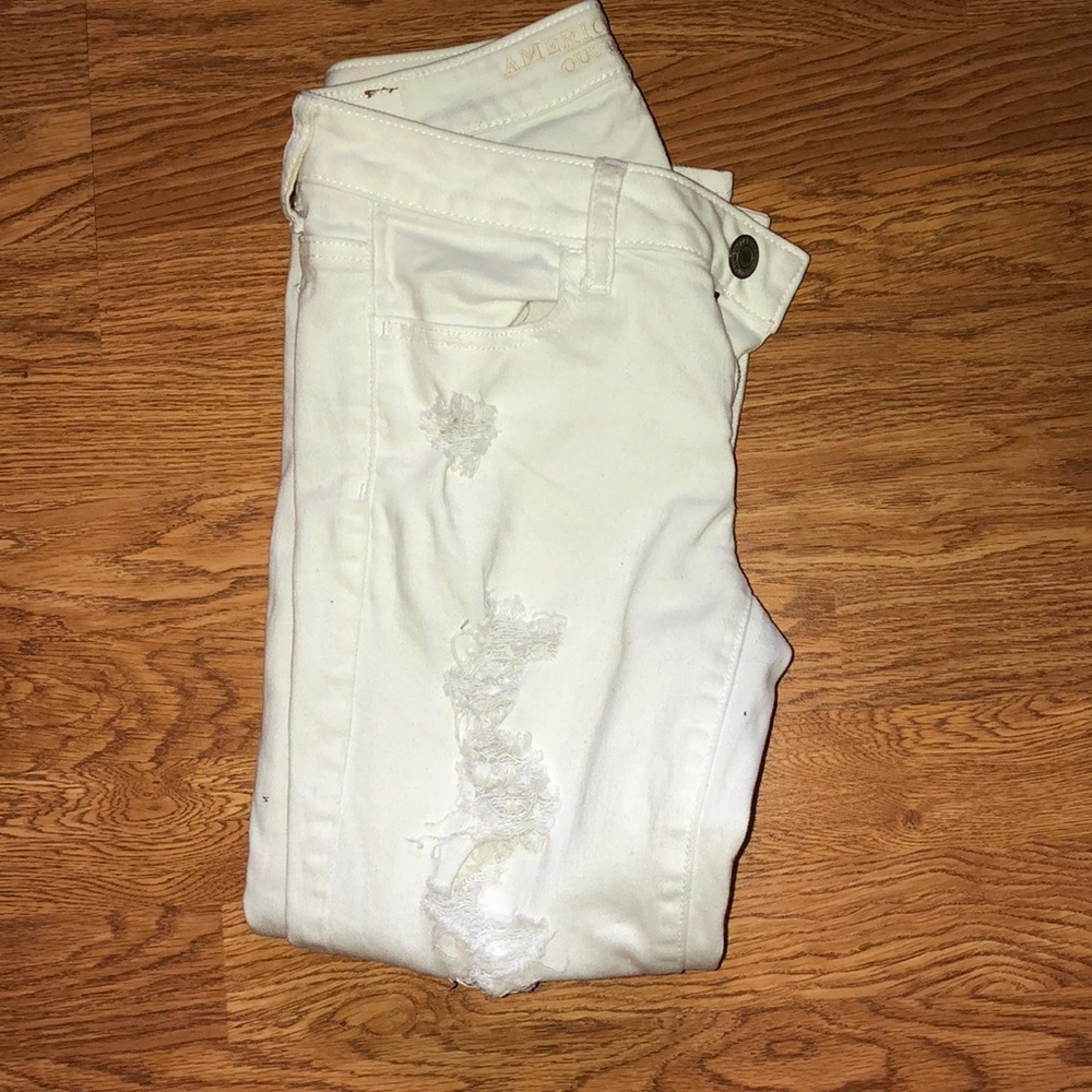 AMERICAN EAGLE White Jeans (distressed)